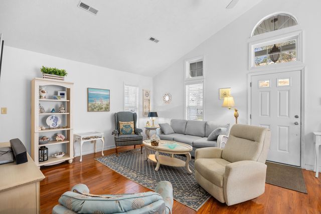 829 9th Ave. S, North Myrtle Beach, SC 29582