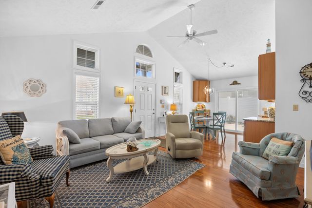 829 9th Ave. S, North Myrtle Beach, SC 29582