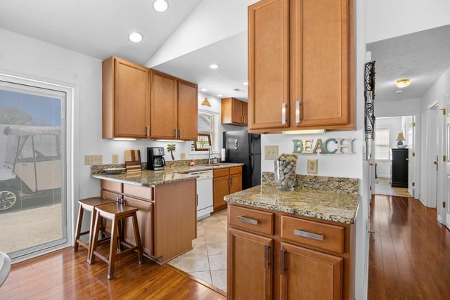 829 9th Ave. S, North Myrtle Beach, SC 29582