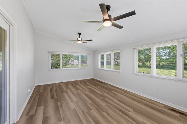 121 Twin Marys Dr, Tullahoma, TN 37388