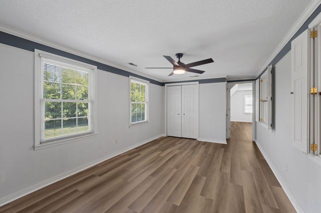 121 Twin Marys Dr, Tullahoma, TN 37388