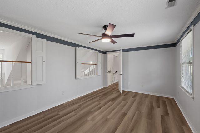 121 Twin Marys Dr, Tullahoma, TN 37388