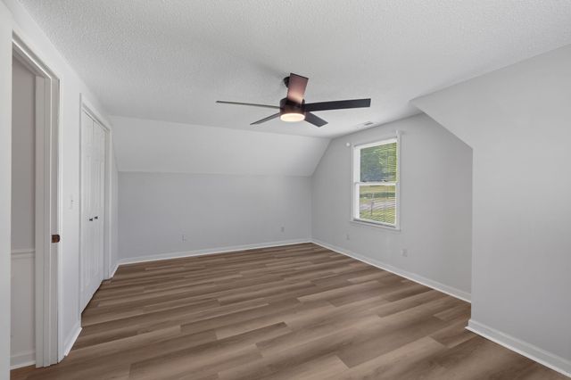 121 Twin Marys Dr, Tullahoma, TN 37388