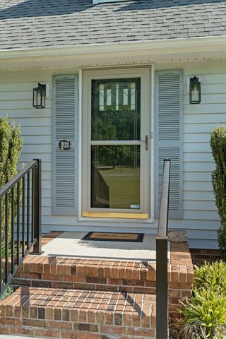121 Twin Marys Dr, Tullahoma, TN 37388