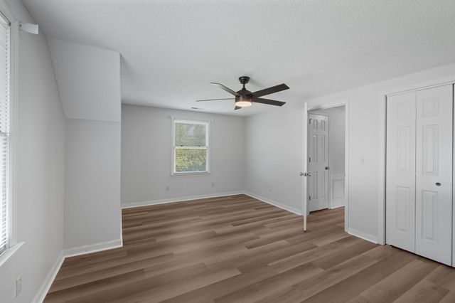 121 Twin Marys Dr, Tullahoma, TN 37388