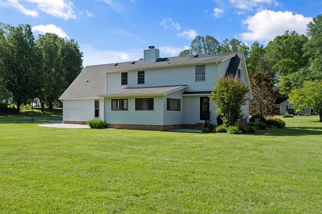121 Twin Marys Dr, Tullahoma, TN 37388