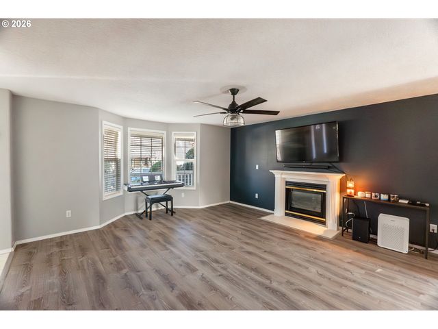 14574 Se LONE PINE Dr, Clackamas, OR 97015