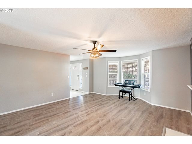 14574 Se LONE PINE Dr, Clackamas, OR 97015