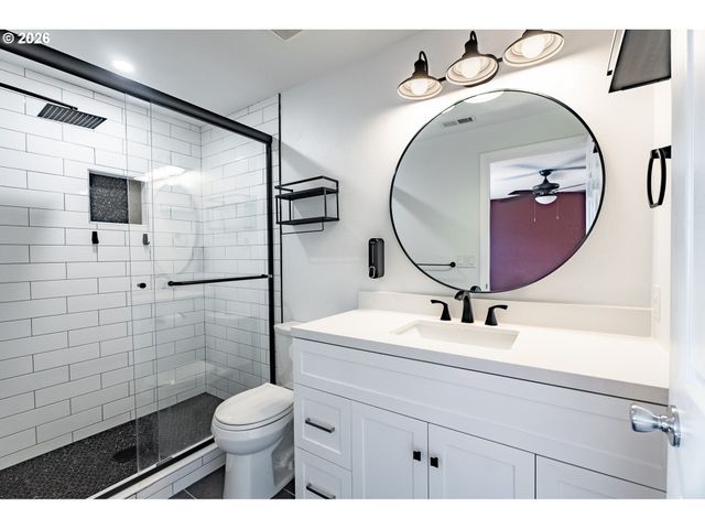 14574 Se LONE PINE Dr, Clackamas, OR 97015