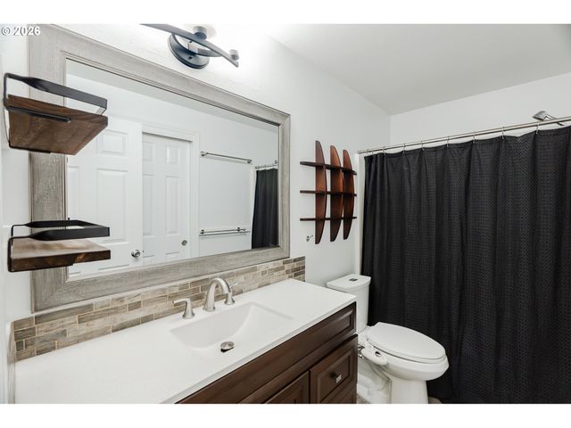 14574 Se LONE PINE Dr, Clackamas, OR 97015