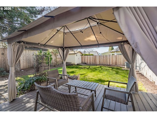 14574 Se LONE PINE Dr, Clackamas, OR 97015