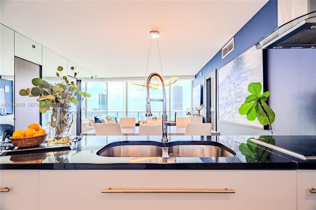 495 Brickell Ave PH-5703, Miami, FL 33131