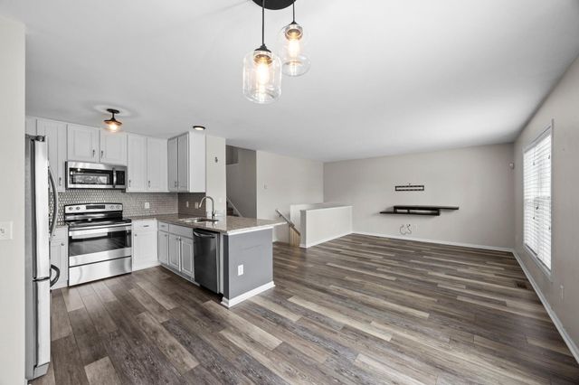 5056 Bluff Heights Trail SE, Prior Lake, MN 55372