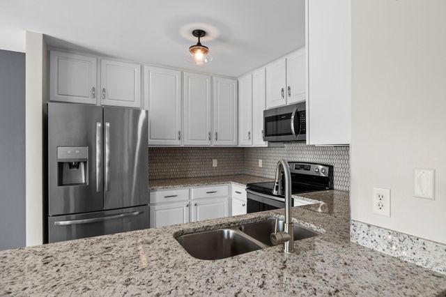 5056 Bluff Heights Trail SE, Prior Lake, MN 55372