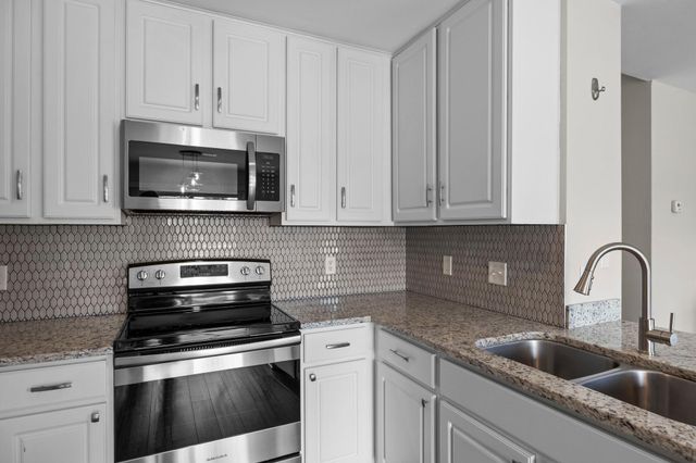 5056 Bluff Heights Trail SE, Prior Lake, MN 55372