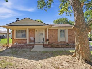 2982 Roundtree Drive, Troy, MI 48083