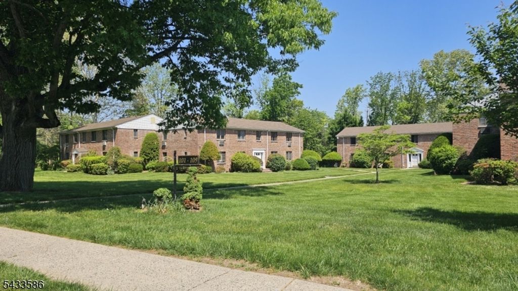 105 Troy Dr 105D, Springfield Twp., NJ 07081