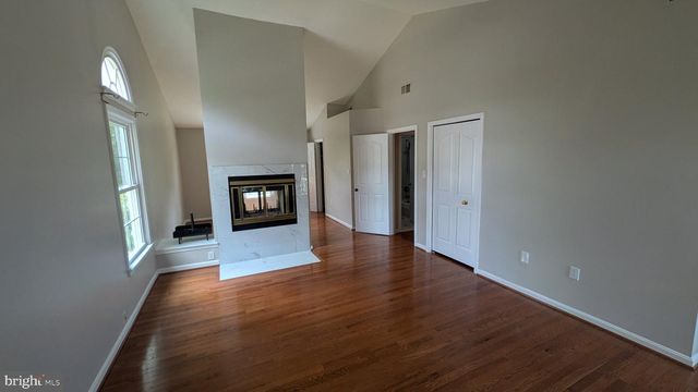 9601 WOODEDGE DR, Burke, VA 22015