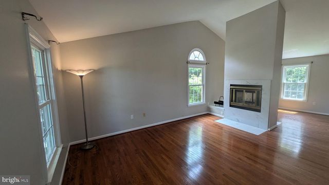 9601 WOODEDGE DR, Burke, VA 22015