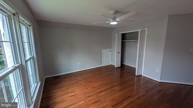9601 WOODEDGE DR, Burke, VA 22015