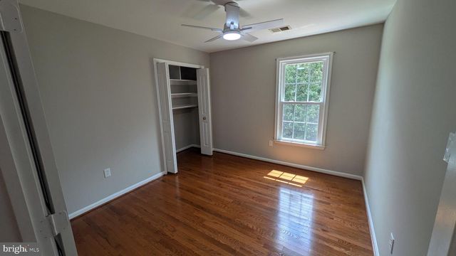 9601 WOODEDGE DR, Burke, VA 22015