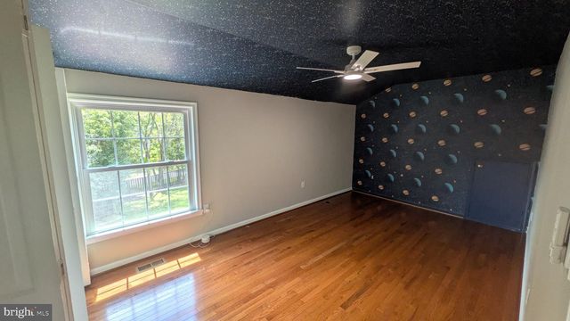 9601 WOODEDGE DR, Burke, VA 22015