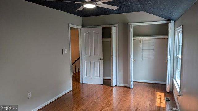 9601 WOODEDGE DR, Burke, VA 22015
