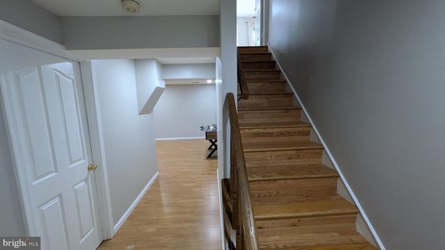 9601 WOODEDGE DR, Burke, VA 22015