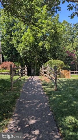 9601 WOODEDGE DR, Burke, VA 22015
