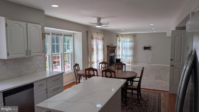 9601 WOODEDGE DR, Burke, VA 22015