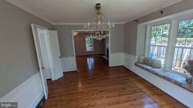 9601 WOODEDGE DR, Burke, VA 22015