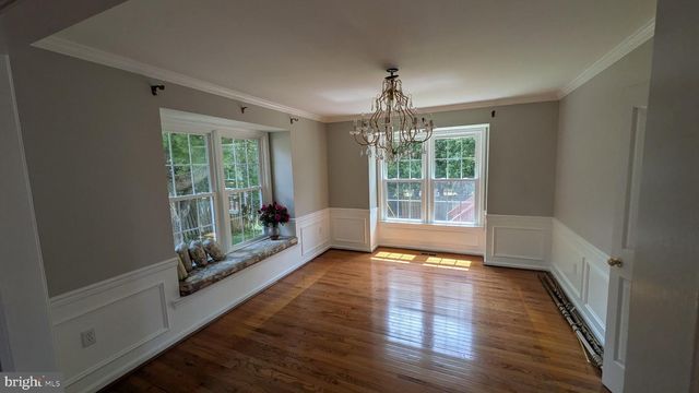 9601 WOODEDGE DR, Burke, VA 22015