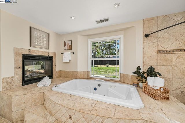 3370 Gardella Plaza, Livermore, CA 94551