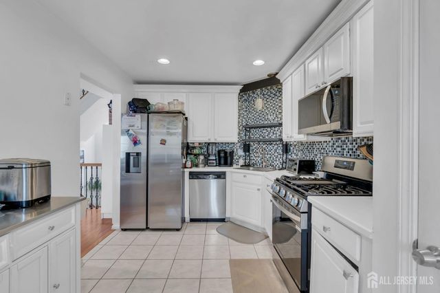 27 Hanna Lane, Old Bridge, NJ 08879