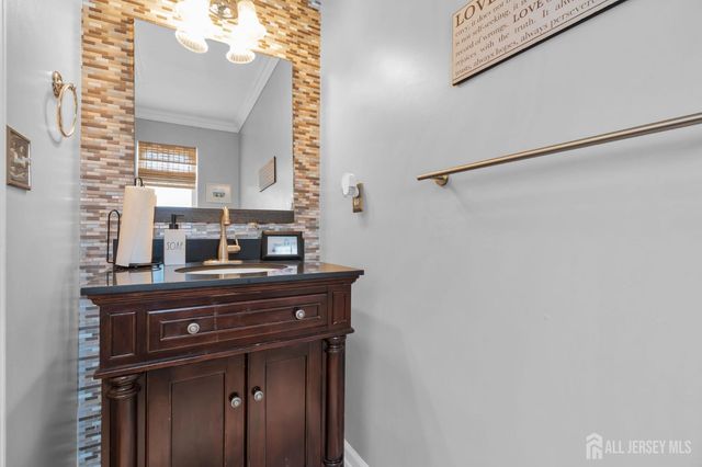 27 Hanna Lane, Old Bridge, NJ 08879
