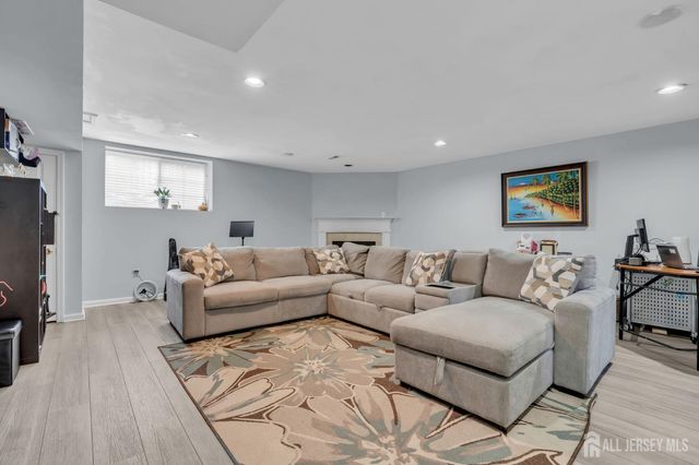 27 Hanna Lane, Old Bridge, NJ 08879
