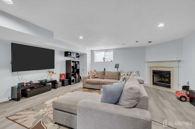 27 Hanna Lane, Old Bridge, NJ 08879