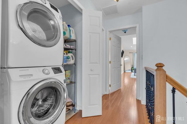 27 Hanna Lane, Old Bridge, NJ 08879