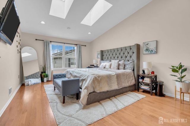 27 Hanna Lane, Old Bridge, NJ 08879