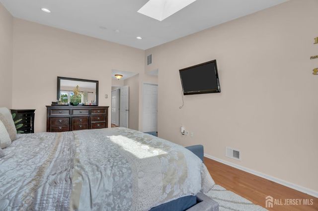 27 Hanna Lane, Old Bridge, NJ 08879