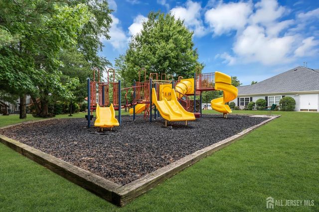 27 Hanna Lane, Old Bridge, NJ 08879