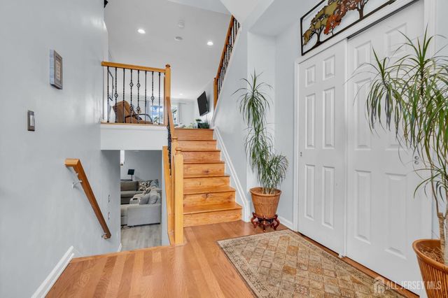 27 Hanna Lane, Old Bridge, NJ 08879