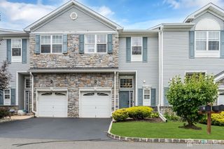 27 Hanna Lane, Old Bridge, NJ 08879