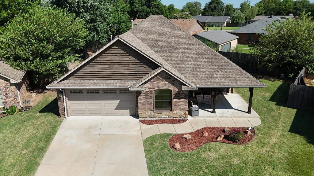 1009 NW 30th Court, Moore, OK 73160