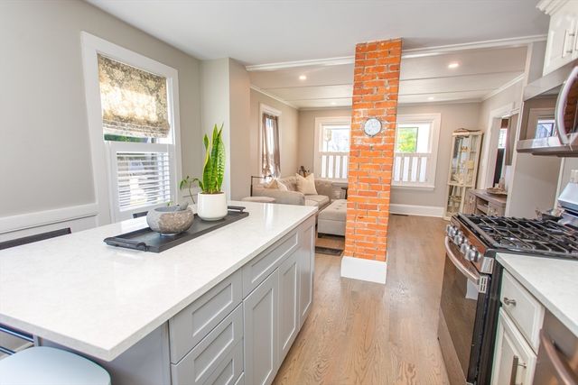 9 Hamilton St, Plymouth, MA 02360
