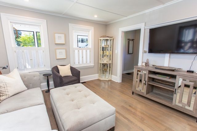 9 Hamilton St, Plymouth, MA 02360