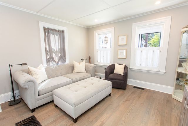 9 Hamilton St, Plymouth, MA 02360