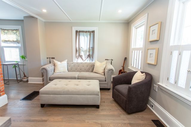 9 Hamilton St, Plymouth, MA 02360