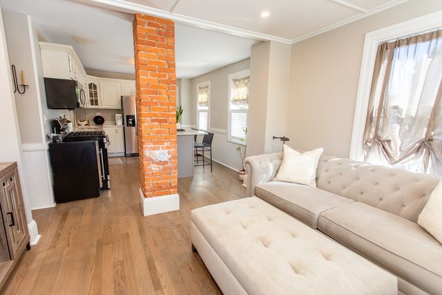 9 Hamilton St, Plymouth, MA 02360
