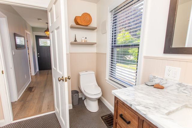 9 Hamilton St, Plymouth, MA 02360